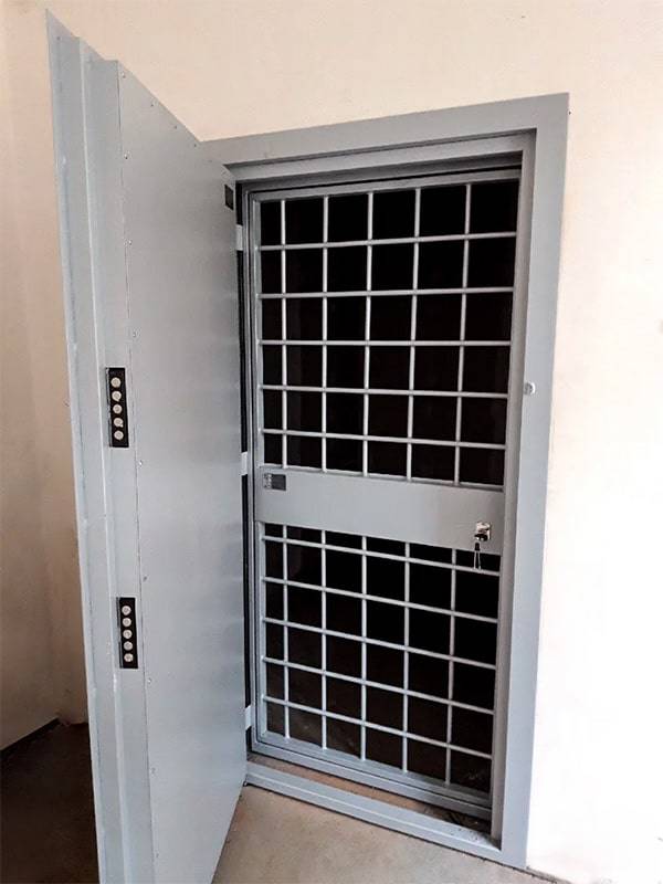 Дверь для кассы №14