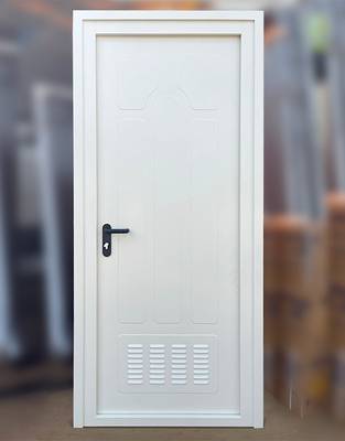 Дверь с выдавленным рисунком и вентиляцией Дверь с выдавленным рисунком и вентиляцией