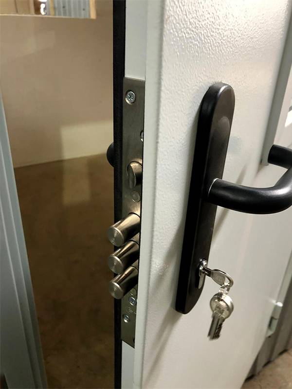 Дверной замок (Химки, ул. Некрасова, 2) Дверной замок (Химки, ул. Некрасова, 2)