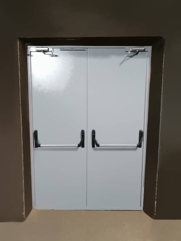 Двупольная дверь Антипаника в подвал («Химволокно», г. Клин) Двупольная дверь Антипаника в подвал («Химволокно», г. Клин)