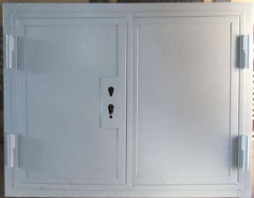 Двустворчатый огнестойкий люк белого цвета Двустворчатый огнестойкий люк белого цвета