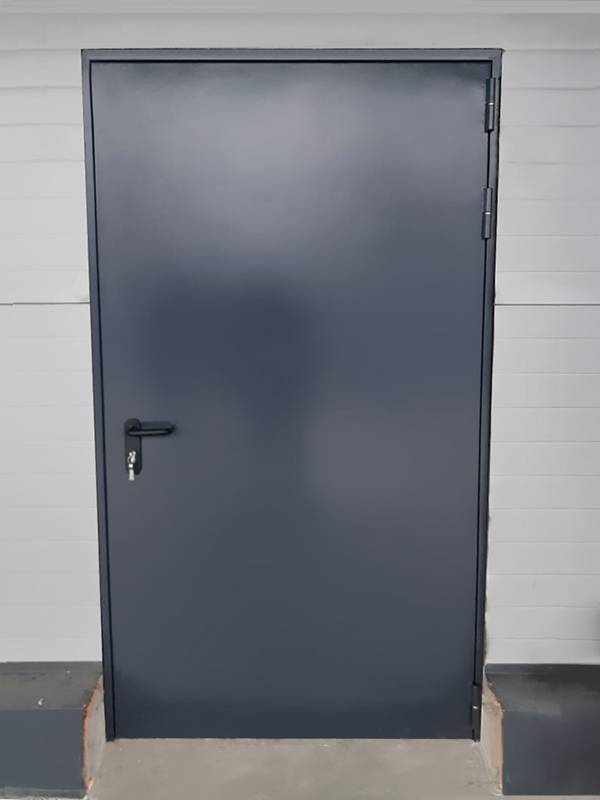 Нестандартная дверь для складского помещения (г. Долгопрудный)