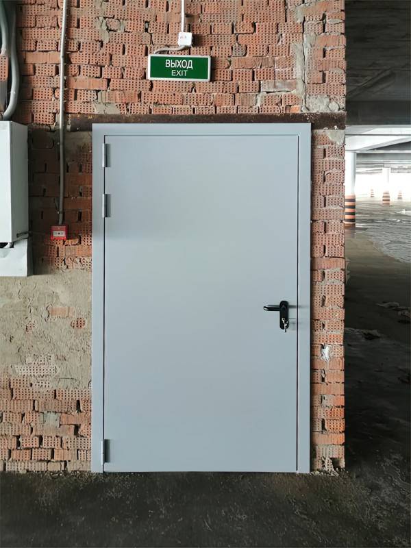 Огнестойкая дверь с внешней стороны (Пятницкое шоссе, вл2)