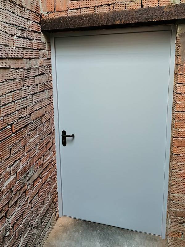 Огнестойкая дверь с внутренней стороны (Пятницкое шоссе, вл2)