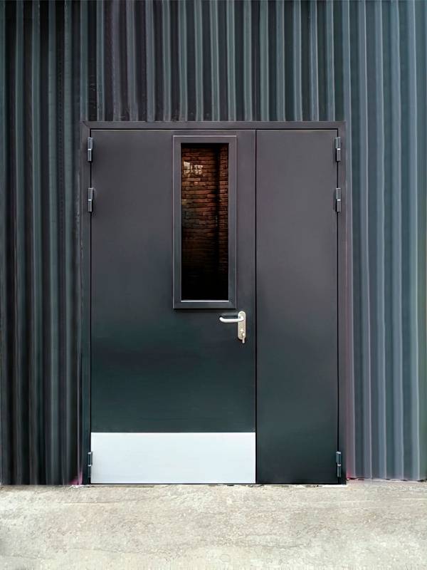 Остекленная дверь с двумя створками Остекленная дверь с двумя створками