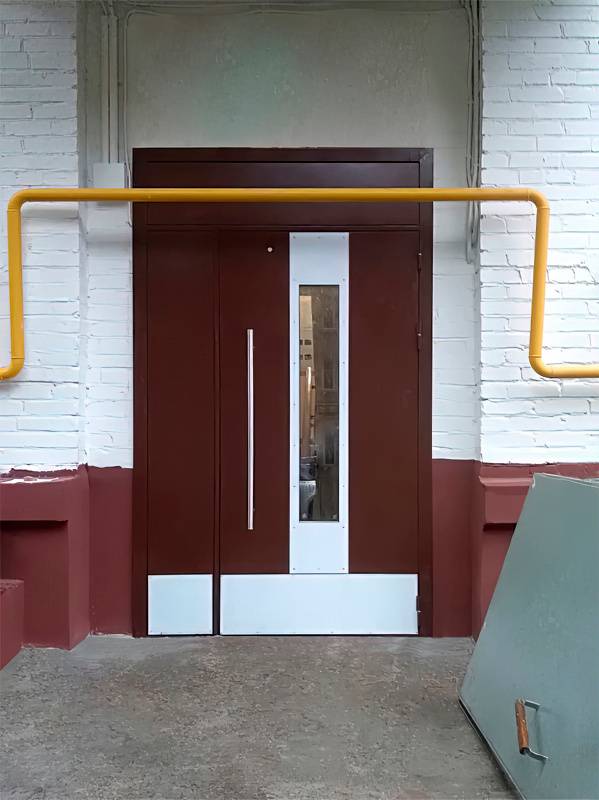 Подъездная дверь (ул. 8-я Парковая, 25)