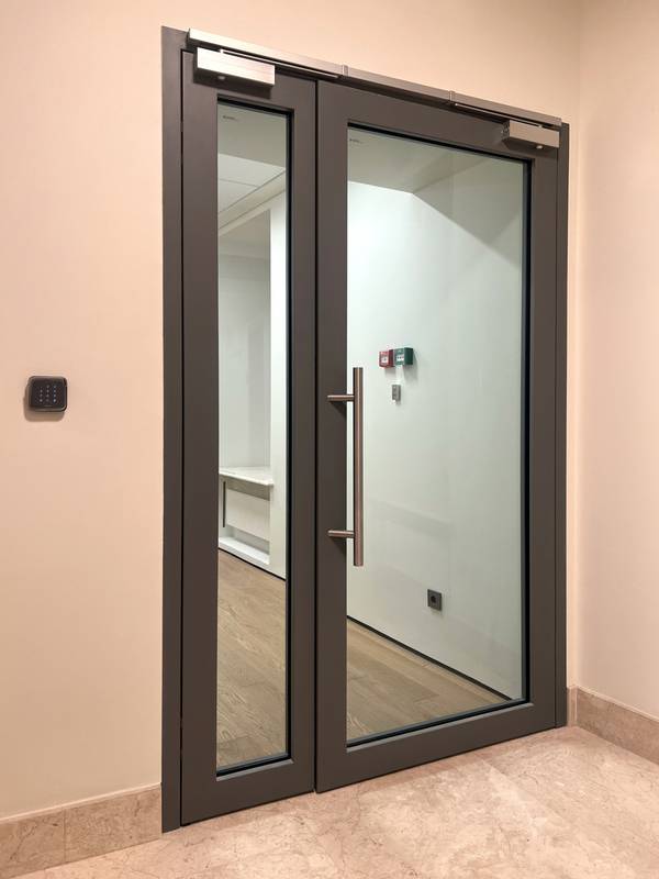 Полуторные двери eiw-60 с доводичком и скрытыми петлями Полуторные двери eiw-60 с доводичком и скрытыми петлями