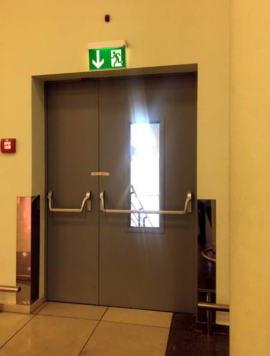 Полуторная дверь с остеклением Полуторная дверь с остеклением