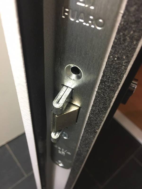 Противопожарный замок (фитнес-клуб SportStar, ул. Ясеневая, 26)