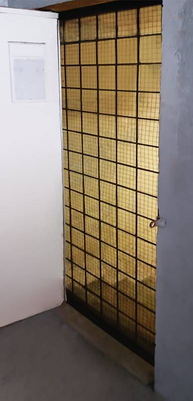 Решетчатая дверь изнутри Решетчатая дверь изнутри