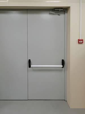 Внутренняя сторона полуторной двери (АО «ГНЦ РФ ТРИНИТИ») Внутренняя сторона полуторной двери (АО «ГНЦ РФ ТРИНИТИ»)