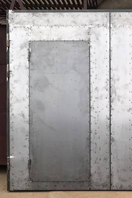 Калитка на двустворчатых противопожарных воротах