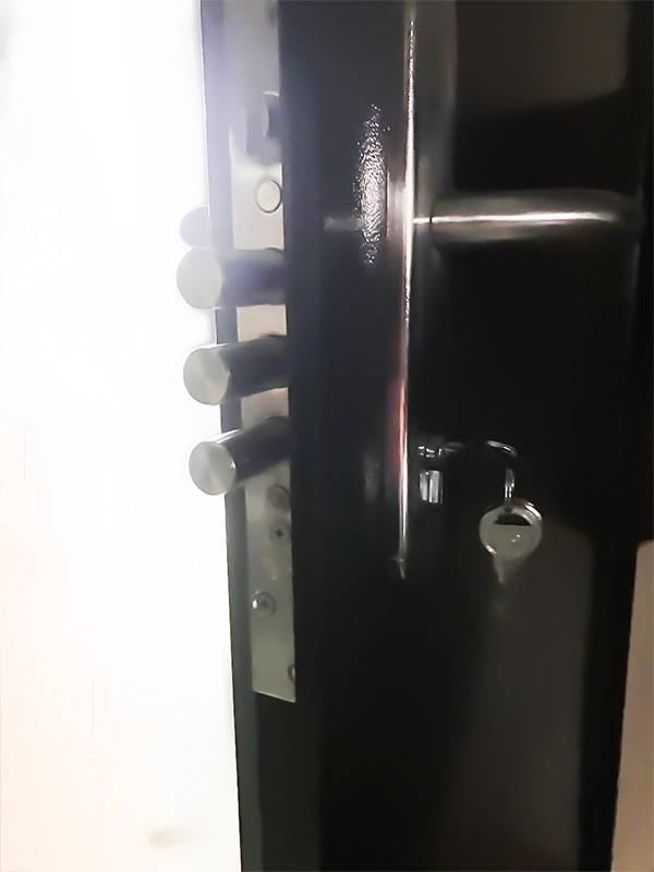 Замок с цилиндром (офисы, ул. Очаковская, 47а) Замок с цилиндром (офисы, ул. Очаковская, 47а)