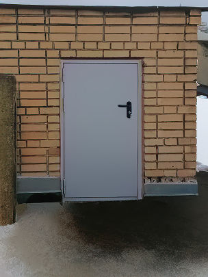 Дверь для кровельного выхода Дверь для кровельного выхода