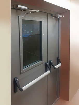 Дверь с остеклением, внутренняя сторона Дверь с остеклением, внутренняя сторона