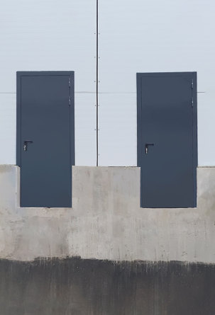 Двери для аварийного выхода Двери для аварийного выхода