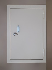 Напольный люк, внешняя сторона Напольный люк, внешняя сторона