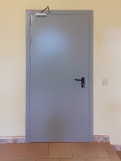 Огнестойкая дверь, фото снаружи Огнестойкая дверь, фото снаружи