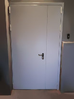 Полуторастворчатая дверь, фото внешней стороны Полуторастворчатая дверь, фото внешней стороны