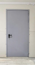 Противопожарная дверь, внешняя сторона Противопожарная дверь, внешняя сторона